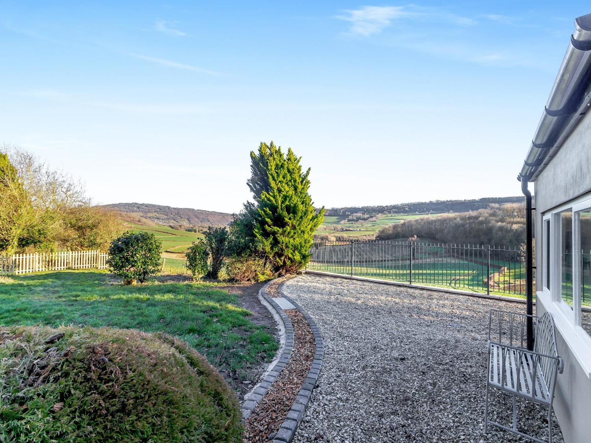 The Lodge Wonastow Exterior foto