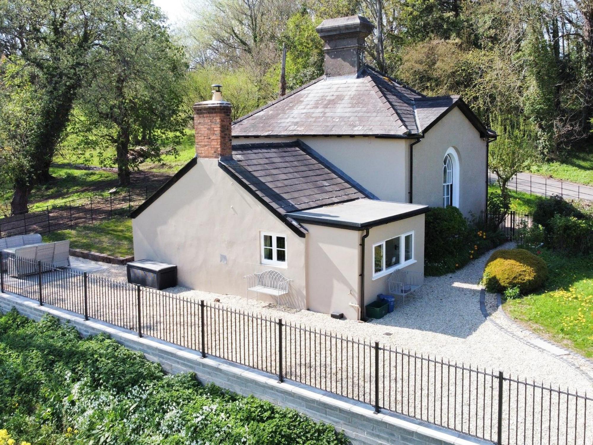 The Lodge Wonastow Exterior foto
